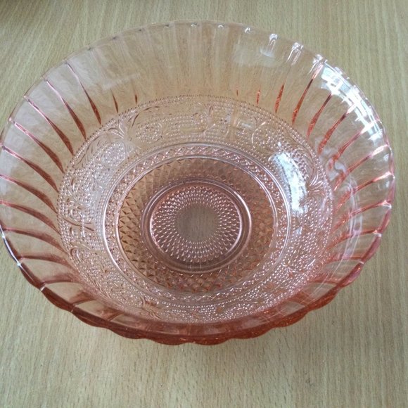 Vintage KIG Indonesia Trellis Pink Glass Bowl flower diamond ribbed beautiful - Picture 2 of 5